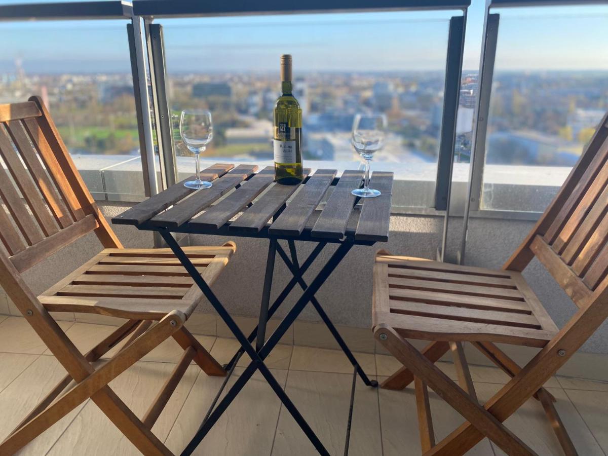 Fantastic View From The 20Th Floor Bratislava Exterior foto